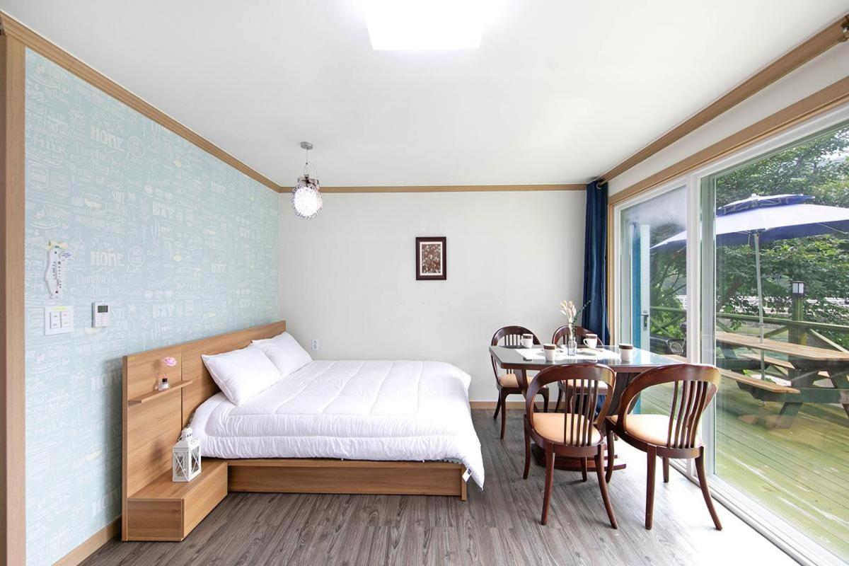 Hongcheon When You Are There Pension Bagian luar foto